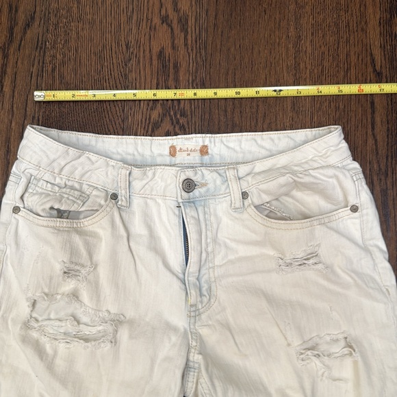 Altar’d States Distressed Complete White Washed Jeans size 26 fits an 8 - Picture 8 of 9